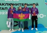 На фото - Полина Дахно с победителями Всероссийской олимпиады школьников